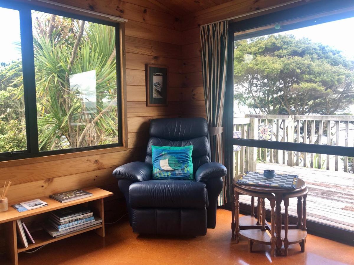 Bay View Bach Villa Raglan Exterior photo